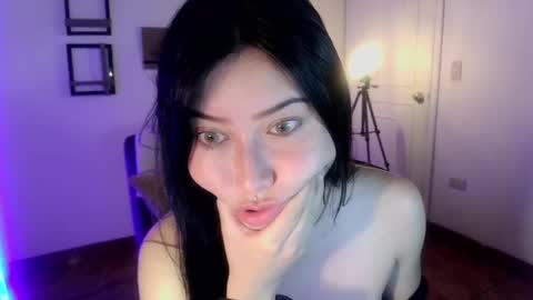 Snapshot of emily_swan_04 chatting on February 21, 2:17 am Emily Swan online show from February 21, 2:17 am