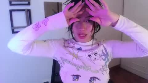 Snapshot of emily_swan_04 chatting on March 6, 5:54 pm Emily Swan online show from March 6, 5:54 pm