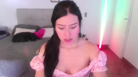 Snapshot of emily_swan_04 chatting on March 10, 5:29 pm Emily Swan online show from March 10, 5:29 pm