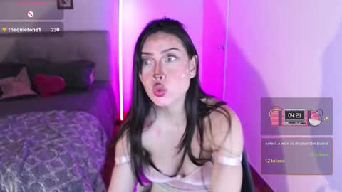 Snapshot of emily_swan_04 chatting on October 16, 2:12 am Emily Swan online show from October 16, 2:12 am