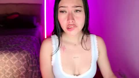 Snapshot of emily_swan_04 chatting on November 13, 2:32 am Emily Swan online show from November 13, 2:32 am