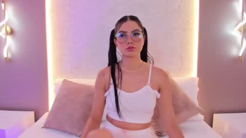 emily_tolson online show from February 14, 12:35 pm