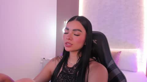 emily_tolson online show from March 19, 7:40 pm