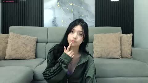 Snapshot of emily_vonvg chatting on December 2, 1:17 pm Emily online show from December 2, 1:17 pm