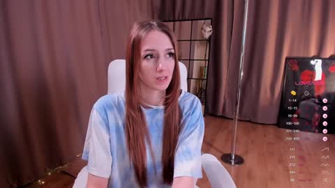 Snapshot of emily_w0w_ chatting on February 5, 9:15 am Lia online show from February 5, 9:15 am