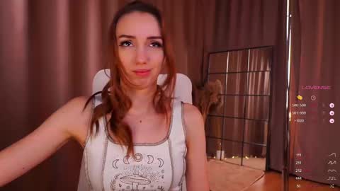 Snapshot of emily_w0w_ chatting on February 19, 6:00 am Lia online show from February 19, 6:00 am