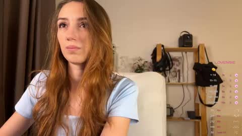 Snapshot of emily_w0w_ chatting on September 19, 4:40 pm Lia online show from September 19, 4:40 pm