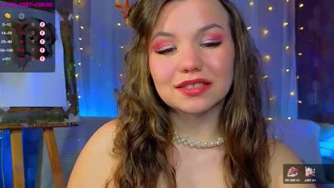 Snapshot of emilyart_ chatting on January 22, 1:42 am artist Emily online show from January 22, 1:42 am