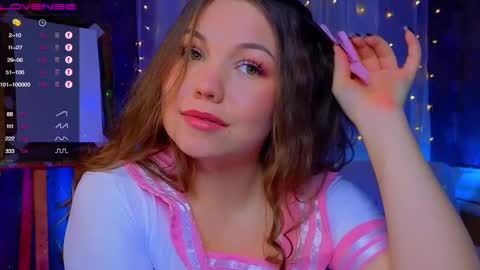 Snapshot of emilyart_ chatting on February 10, 2:30 am artist Emily online show from February 10, 2:30 am