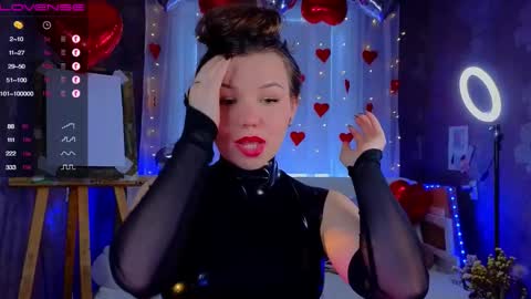 Snapshot of emilyart_ chatting on February 15, 6:02 am artist Emily online show from February 15, 6:02 am