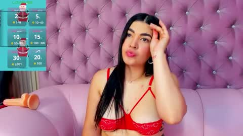 Snapshot of emilycastro_ chatting on December 15, 3:05 pm Emily online show from December 15, 3:05 pm