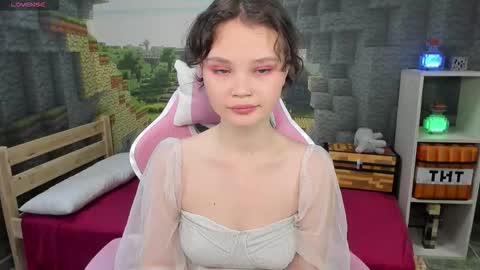 Emilyhaves online show from September 18, 7:05 pm