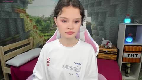 Emilyhaves online show from September 22, 11:18 pm