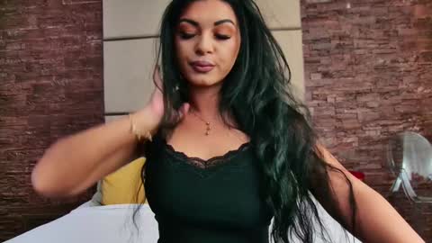 Snapshot of emilycolle_ chatting on December 4, 4:54 am Emily online show from December 4, 4:54 am