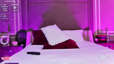 Snapshot of emilycolle_ chatting on February 8, 6:22 am Emily online show from February 8, 6:22 am