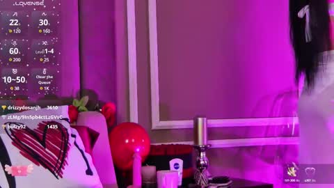 Snapshot of emilycolle_ chatting on February 10, 11:25 am Emily online show from February 10, 11:25 am