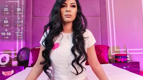 Snapshot of emilycolle_ chatting on March 3, 4:58 am Emily online show from March 3, 4:58 am