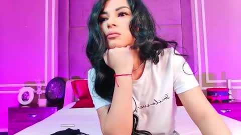 Snapshot of emilycolle_ chatting on March 10, 5:00 am Emily online show from March 10, 5:00 am