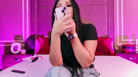 Snapshot of emilycolle_ chatting on September 14, 4:11 am Emily online show from September 14, 4:11 am