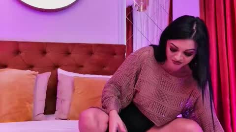 Snapshot of emilycolle_ chatting on October 19, 4:24 am Emily online show from October 19, 4:24 am