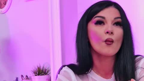 Snapshot of emilycolle_ chatting on November 12, 8:19 pm Emily online show from November 12, 8:19 pm