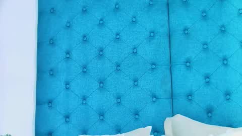 Snapshot of emilycolle_ chatting on December 14, 7:40 pm Emily online show from December 14, 7:40 pm