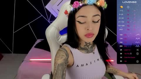 Snapshot of emilydaft chatting on December 7, 9:22 pm fari online show from December 7, 9:22 pm