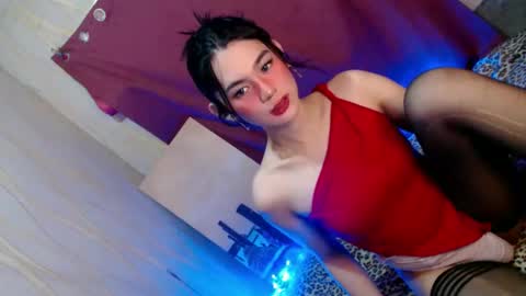 Snapshot of emilyfuckers chatting on January 3, 11:44 pm ariane online show from January 3, 11:44 pm