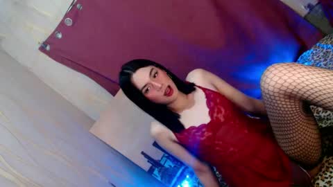 Snapshot of emilyfuckers chatting on January 4, 5:05 pm ariane online show from January 4, 5:05 pm