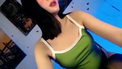 Snapshot of emilyfuckers chatting on January 18, 2:02 pm ariane online show from January 18, 2:02 pm