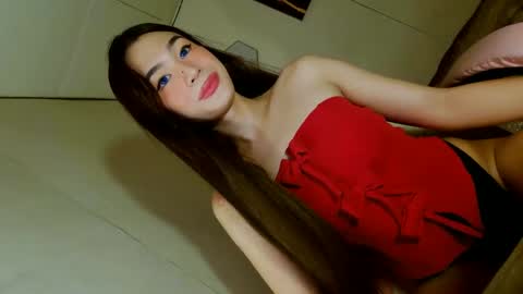 Snapshot of emilyfuckers chatting on October 23, 11:42 am ariane online show from October 23, 11:42 am