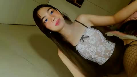 Snapshot of emilyfuckers chatting on October 24, 11:06 am ariane online show from October 24, 11:06 am