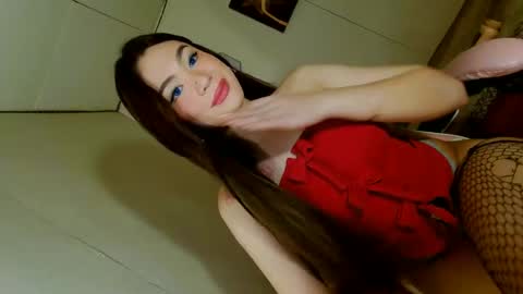 Snapshot of emilyfuckers chatting on November 14, 10:36 am ariane online show from November 14, 10:36 am