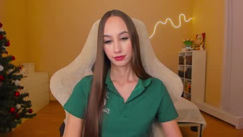 Snapshot of emilyhoston chatting on January 22, 8:38 pm Alina online show from January 22, 8:38 pm