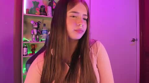 Snapshot of emilykarterr chatting on December 30, 2:08 pm VALEEEN online show from December 30, 2:08 pm