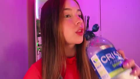 Snapshot of emilykarterr chatting on January 9, 3:44 pm VALEEEN online show from January 9, 3:44 pm