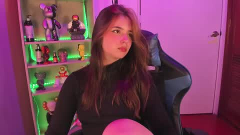 Snapshot of emilykarterr chatting on February 16, 8:00 pm VALEEEN online show from February 16, 8:00 pm