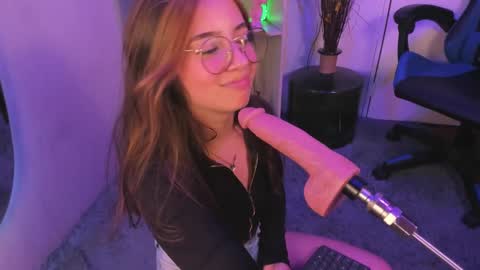 Snapshot of emilykarterr chatting on February 28, 7:03 pm VALEEEN online show from February 28, 7:03 pm