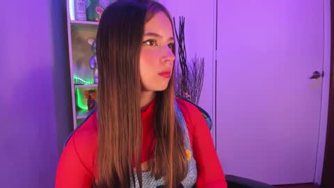 Snapshot of emilykarterr chatting on March 7, 4:00 pm VALEEEN online show from March 7, 4:00 pm