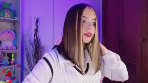 Snapshot of emilykarterr chatting on September 14, 6:18 pm VALEEEN online show from September 14, 6:18 pm