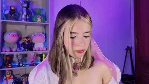 Snapshot of emilykarterr chatting on September 18, 4:31 pm VALEEEN online show from September 18, 4:31 pm