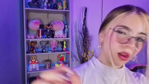 Snapshot of emilykarterr chatting on September 25, 4:21 pm VALEEEN online show from September 25, 4:21 pm