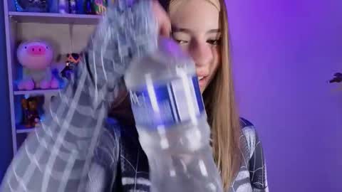 Snapshot of emilykarterr chatting on October 10, 4:50 pm VALEEEN online show from October 10, 4:50 pm