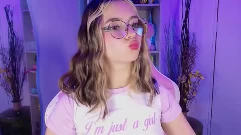 Snapshot of emilykarterr chatting on October 23, 4:50 pm VALEEEN online show from October 23, 4:50 pm