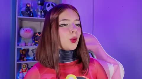 Snapshot of emilykarterr chatting on November 2, 4:20 pm VALEEEN online show from November 2, 4:20 pm