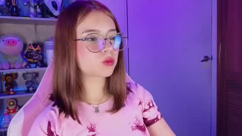 Snapshot of emilykarterr chatting on November 14, 5:00 pm VALEEEN online show from November 14, 5:00 pm