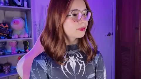 Snapshot of emilykarterr chatting on December 1, 4:56 pm VALEEEN online show from December 1, 4:56 pm