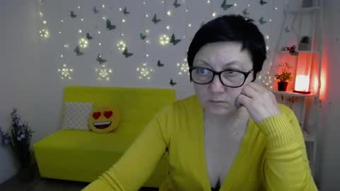 Emily online show from April 16, 9:39 pm