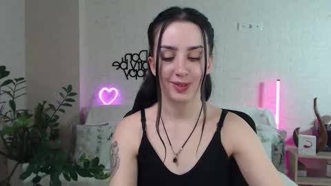 Emyli online show from March 3, 6:55 pm