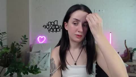 Emyli online show from March 4, 10:05 pm